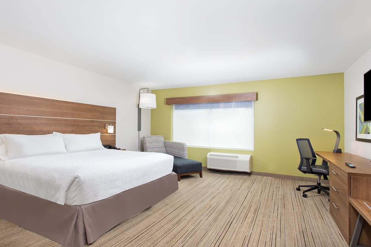 1 bedroom, premium bedding, pillow-top beds, in-room safe