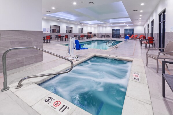Indoor pool - Holiday Inn Lubbock South by IHG (Lubbock)