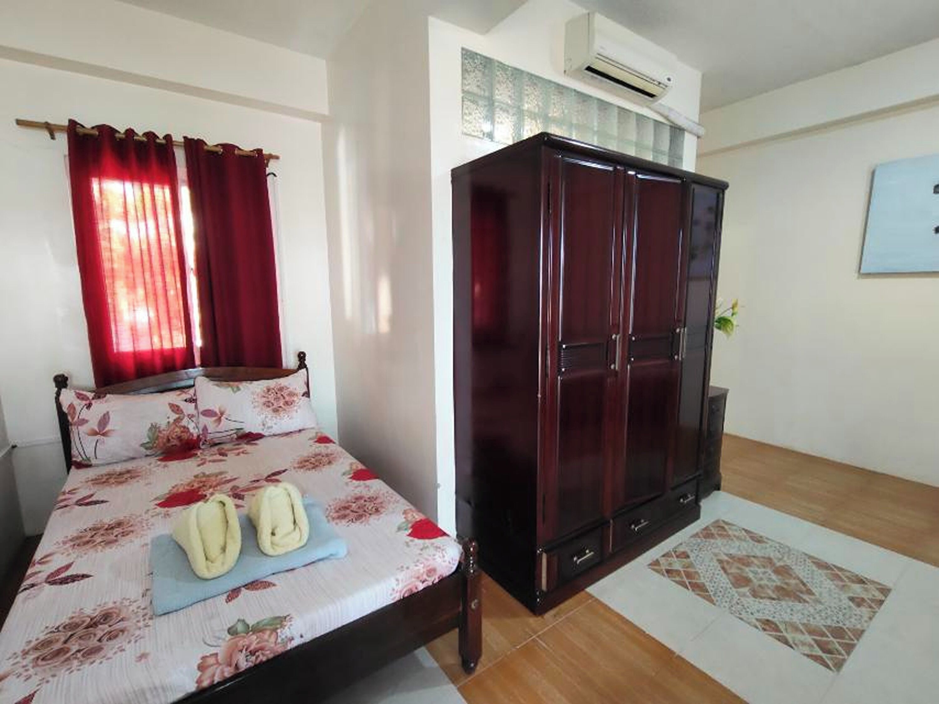 Villa La Marea (Deluxe Family Room) | Desk, bed sheets