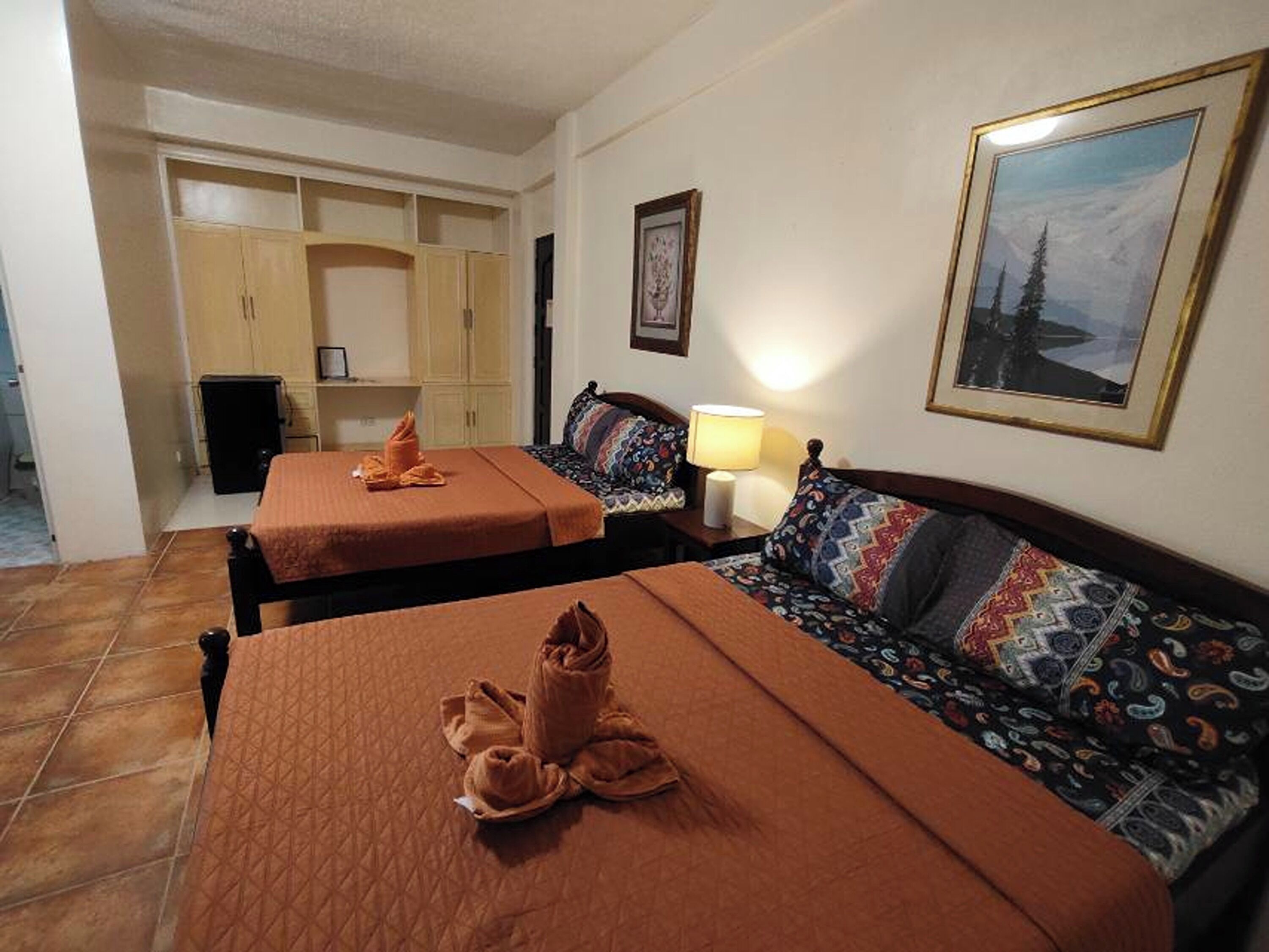 La Marea (Deluxe Room) | Desk, bed sheets