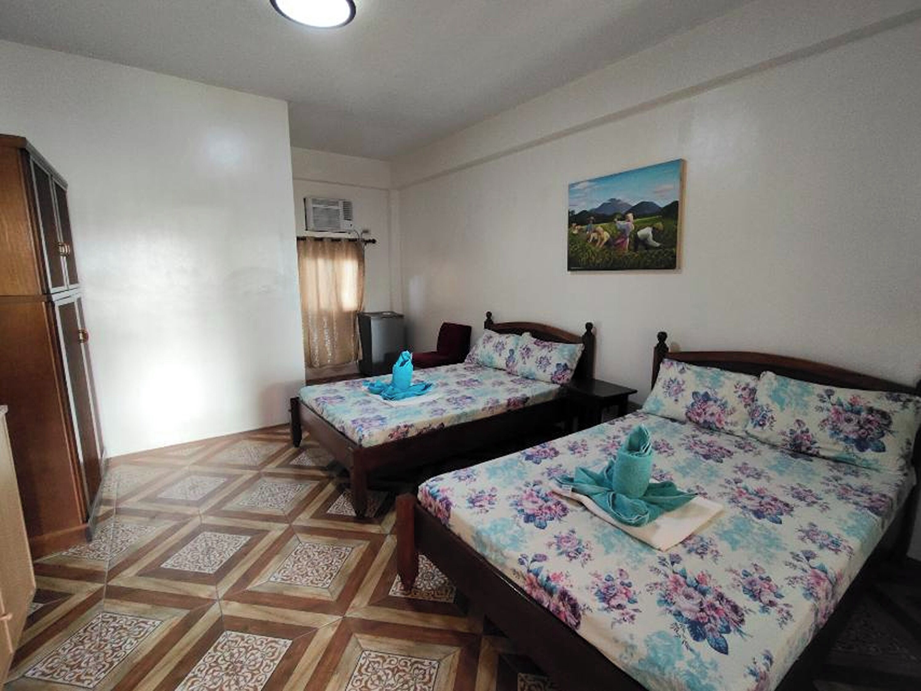 Standard Room | Desk, bed sheets