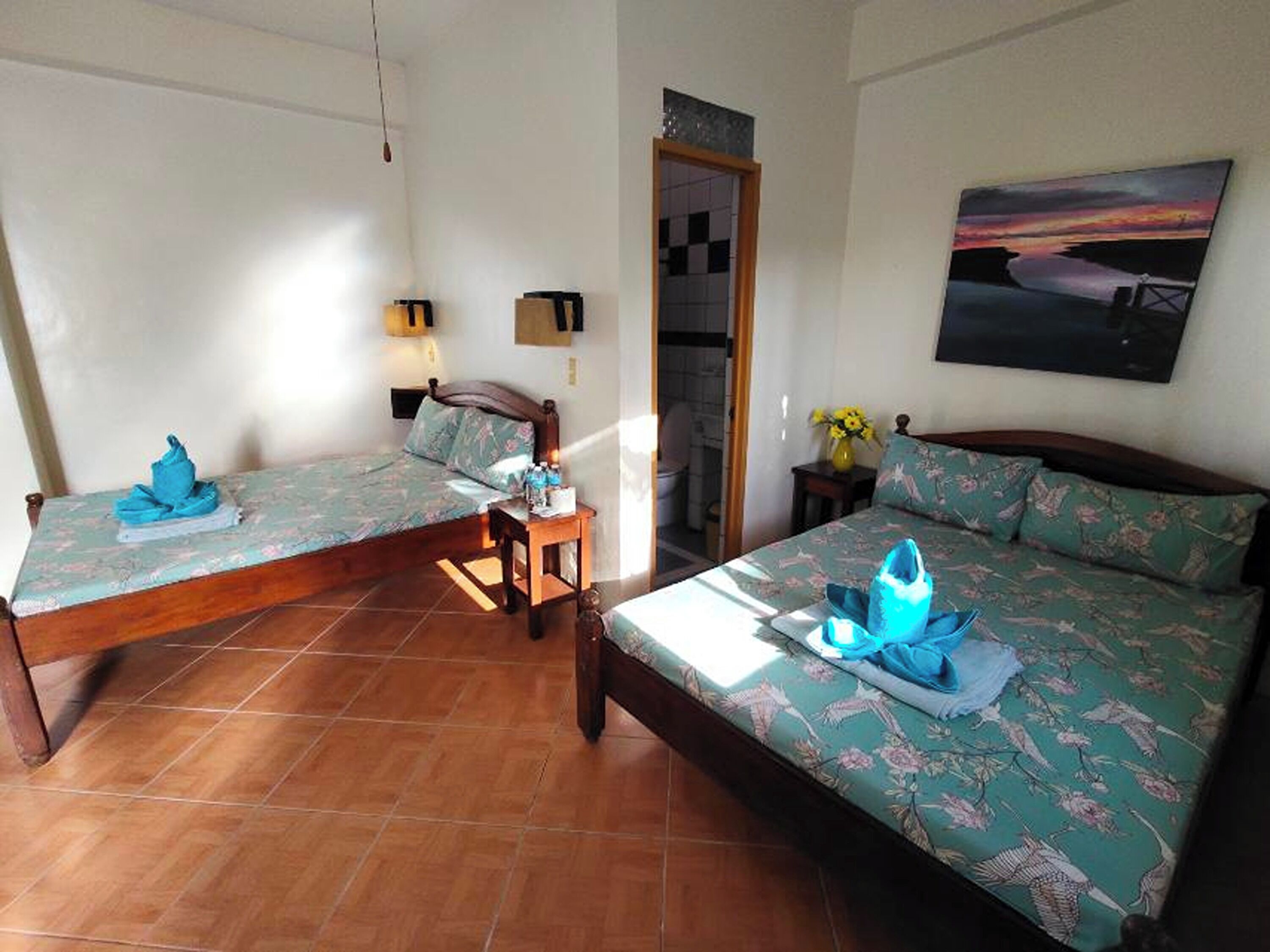 La Breeza (Quadruple Room) | Desk, bed sheets