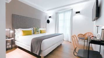 Kahden hengen superior-huone, parveke | 1 makuuhuone, tallelokero huoneessa, työpöytä, äänieristys