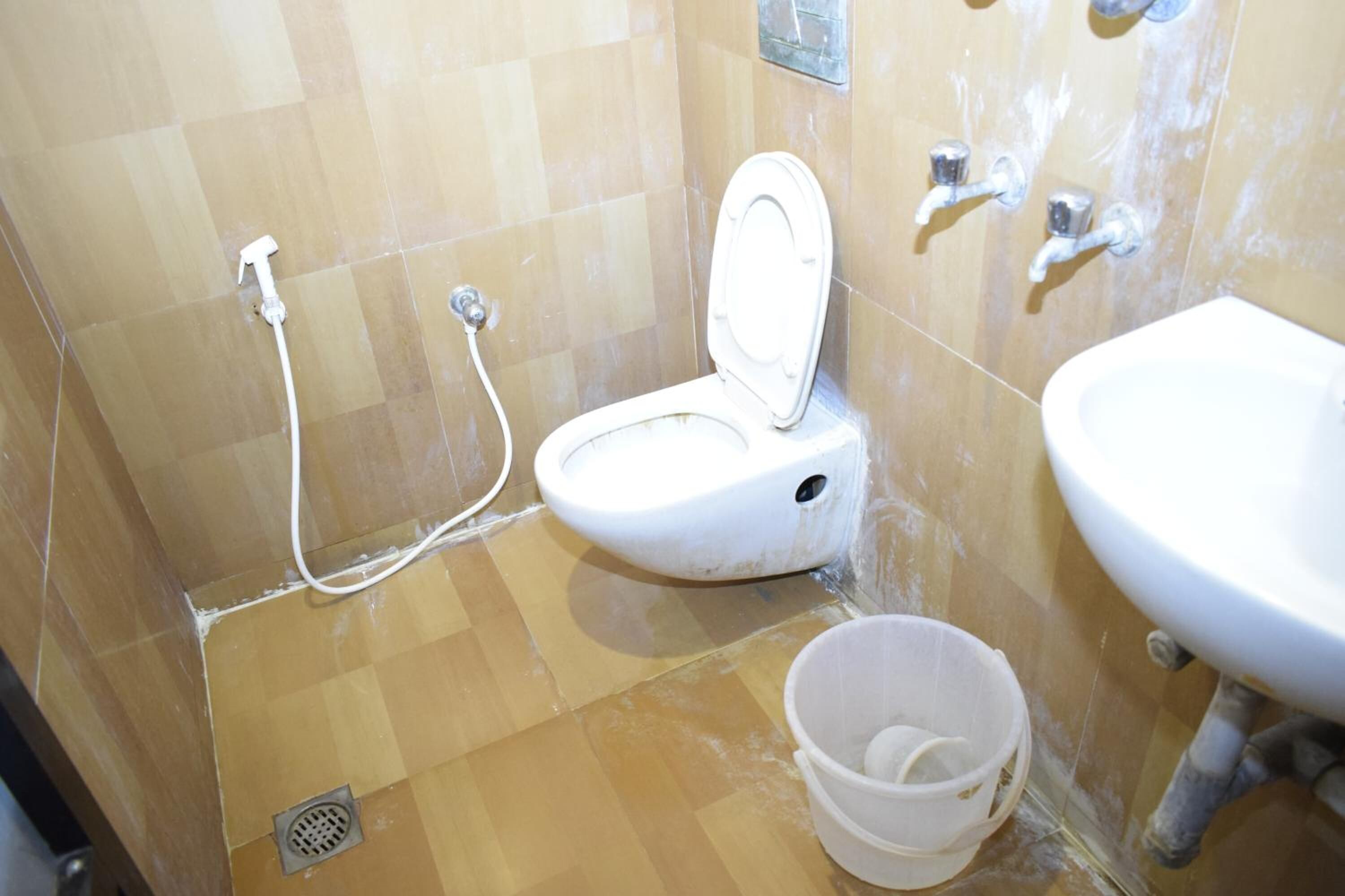 shower, free toiletries, towels