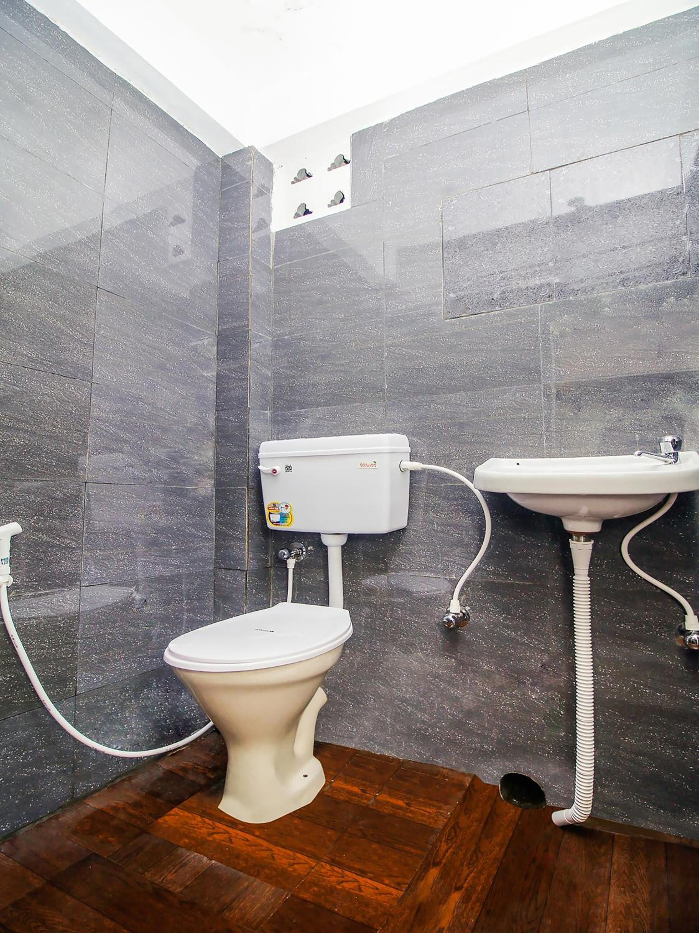 shower, free toiletries, towels