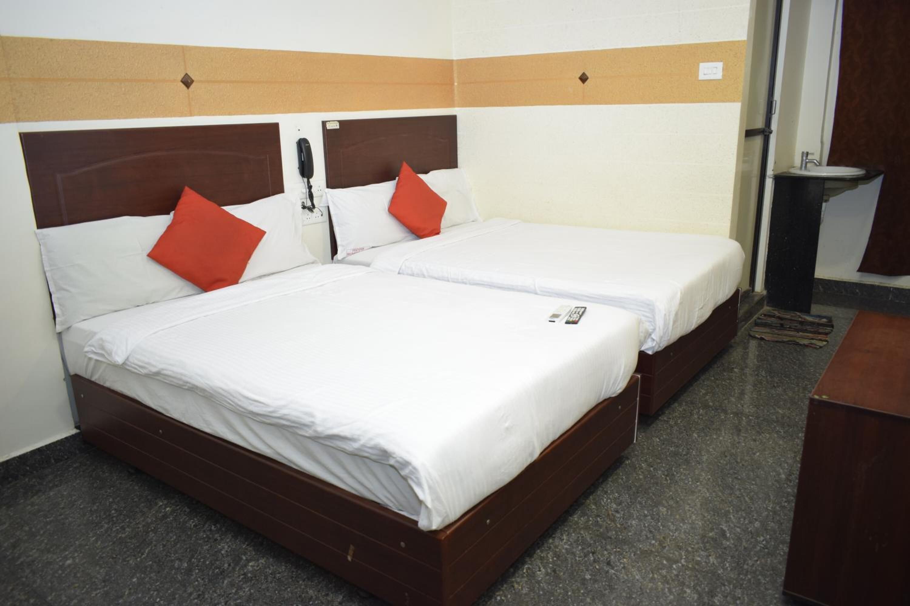 premium bedding, desk, soundproofing, free wifi