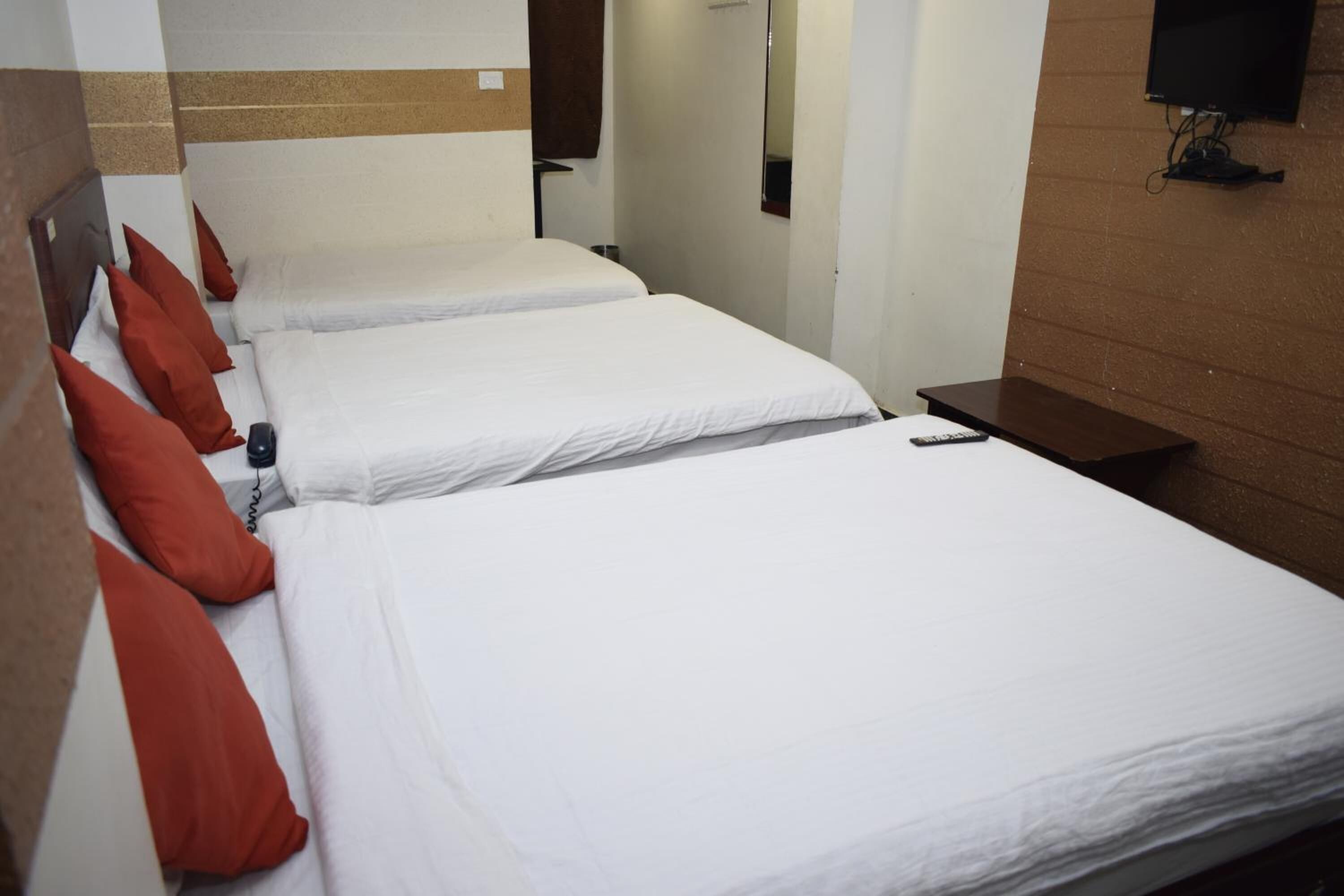 premium bedding, desk, soundproofing, free wifi