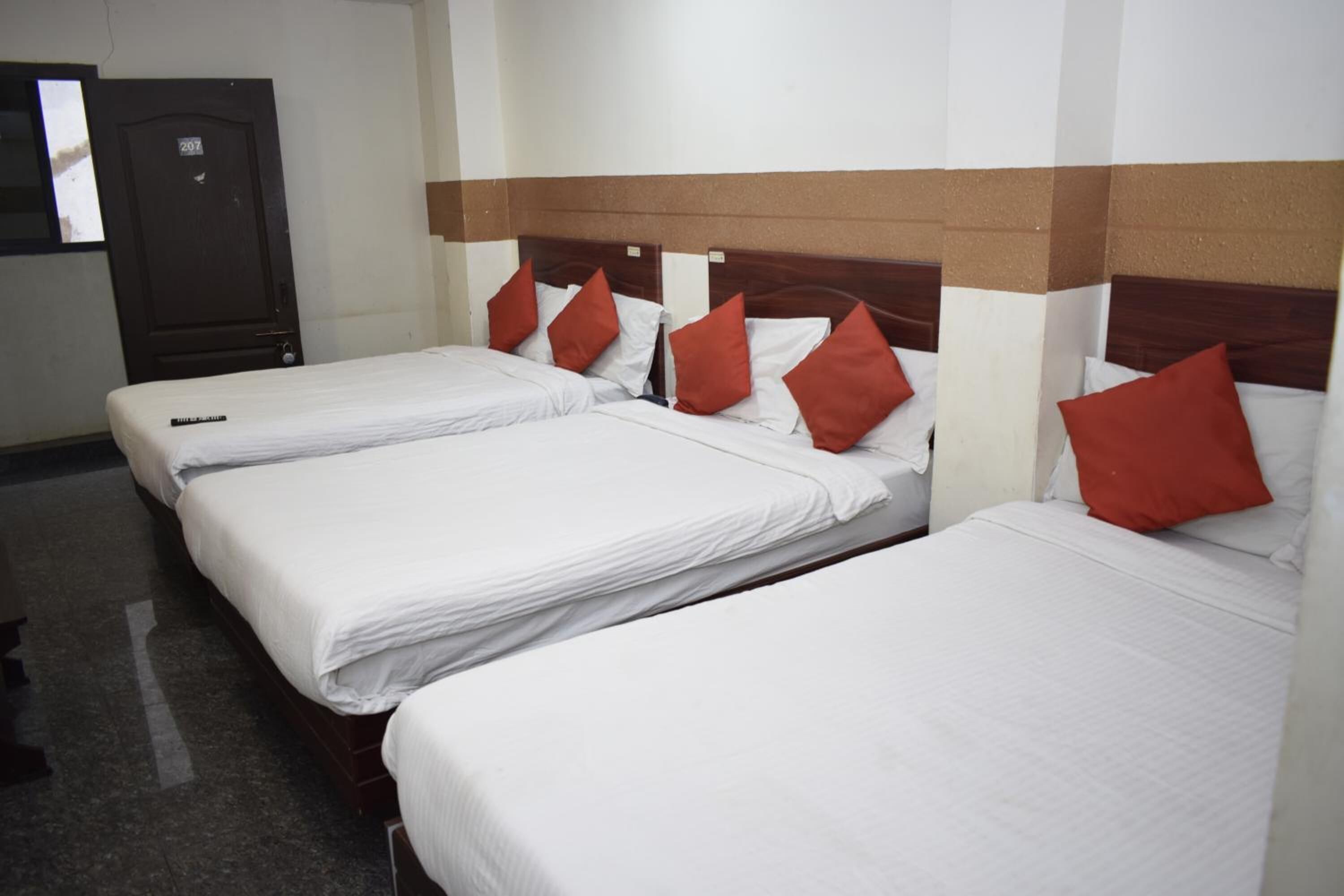 premium bedding, desk, soundproofing, free wifi