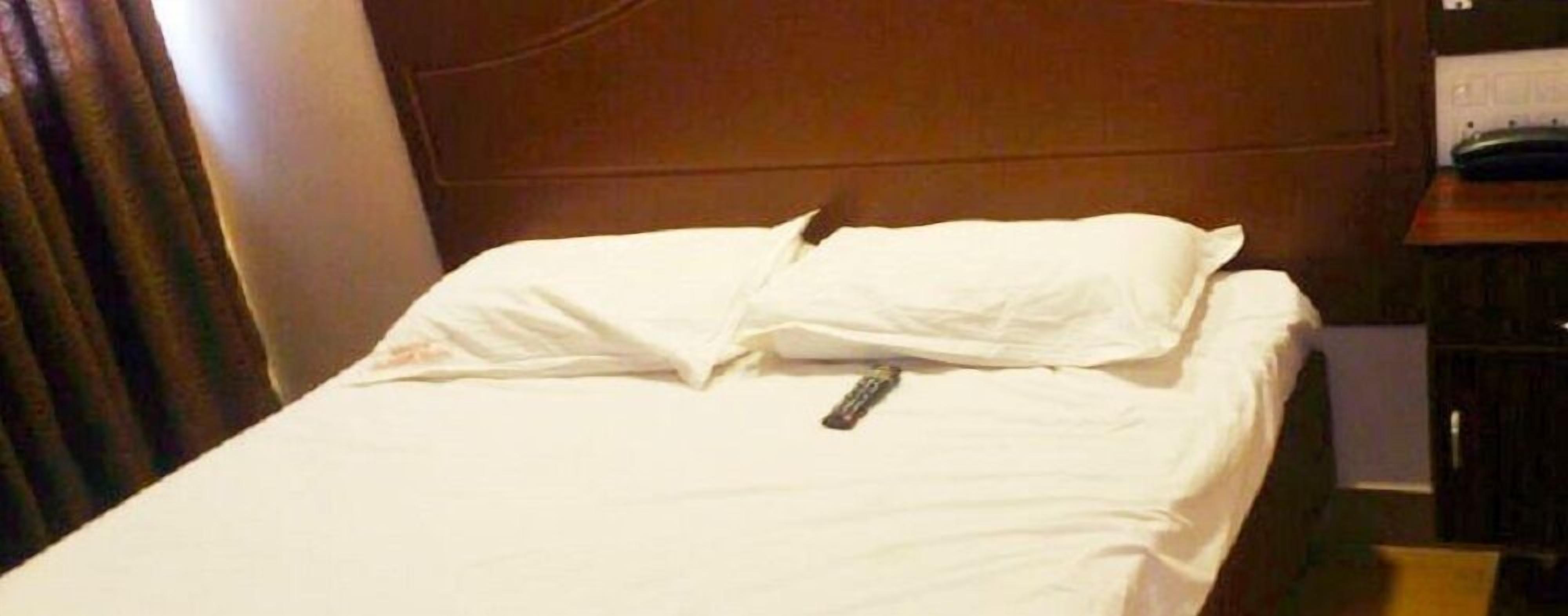 family premium room  | premium bedding, desk, soundproofing, free wifi