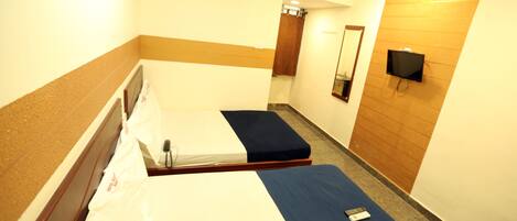 Family Premium Room | Premium bedding, desk, soundproofing, free WiFi