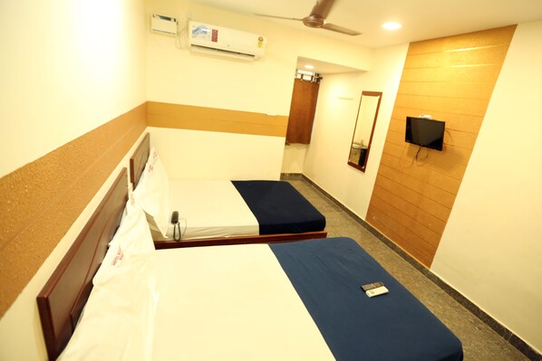 Family Premium Room | Premium bedding, desk, soundproofing, free WiFi - Hotel Boopathi (Madurai)