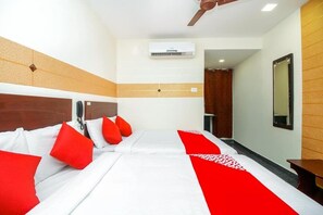 Family Premium Room | Premium bedding, desk, soundproofing, free WiFi - Hotel Boopathi (Madurai)