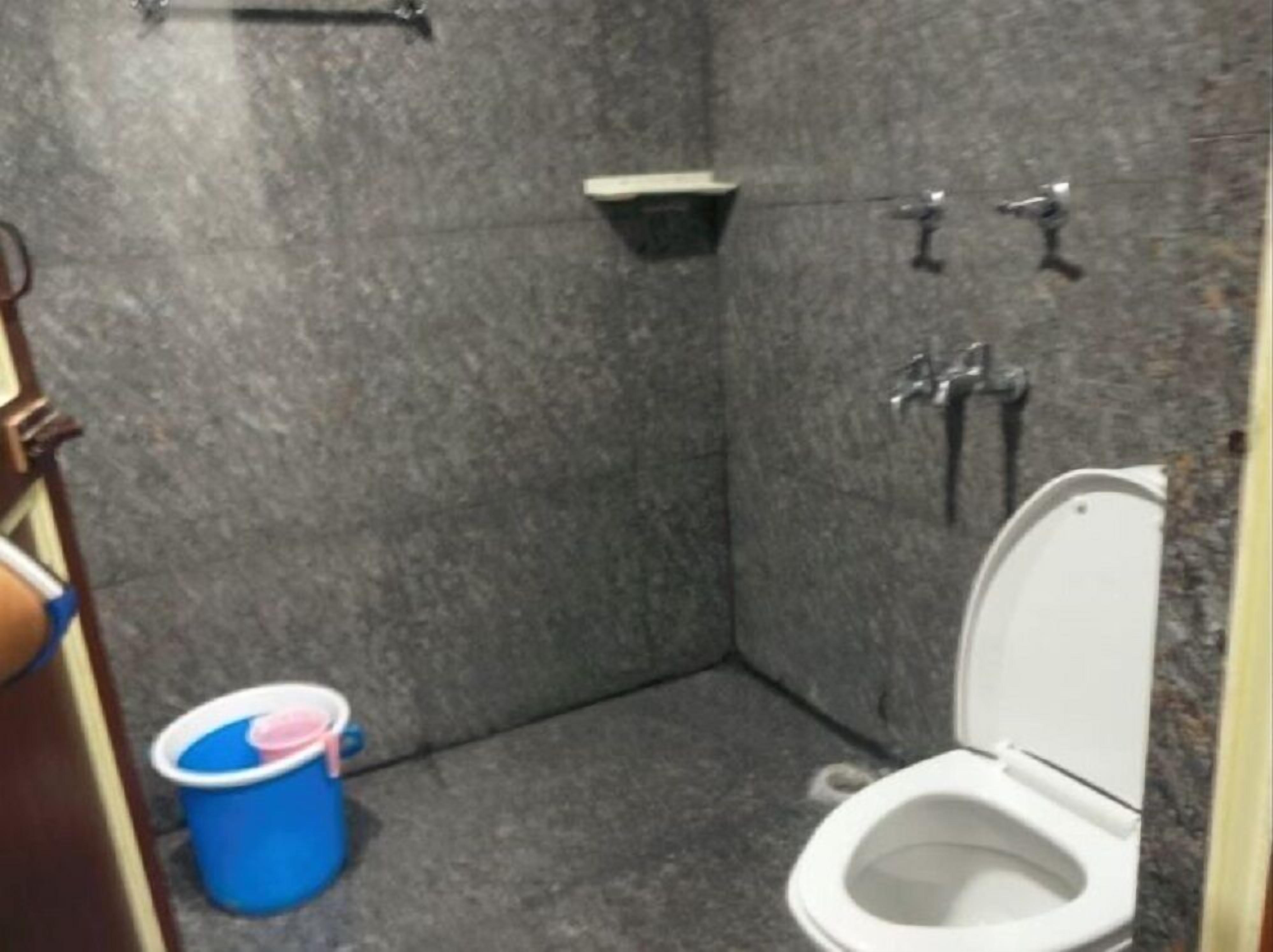 family premium room  | bathroom | shower, free toiletries, towels