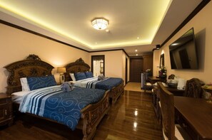 Habitación triple Deluxe | Ropa de cama de alta calidad, minibar, caja fuerte