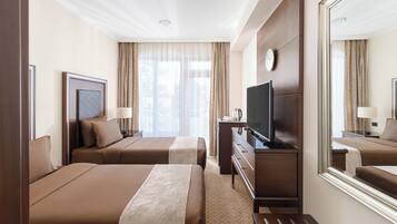 Standard tvåbäddsrum | 1 sovrum, minibar, värdeförvaringsskåp på rummet och skrivbord