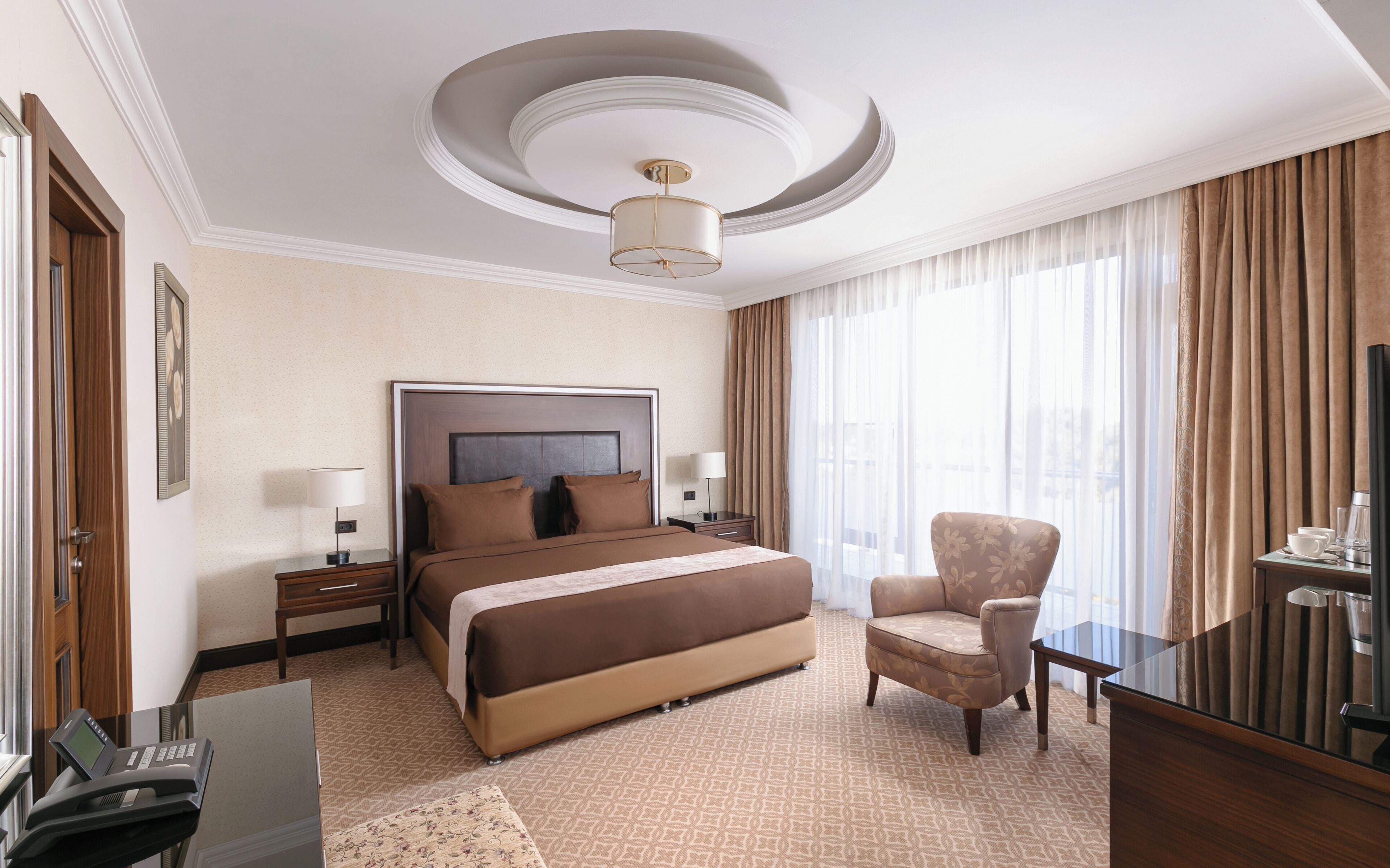 Estudi en suite prèmium, 2 dormitoris | Minibar, caixa forta a l'habitació i escriptori 