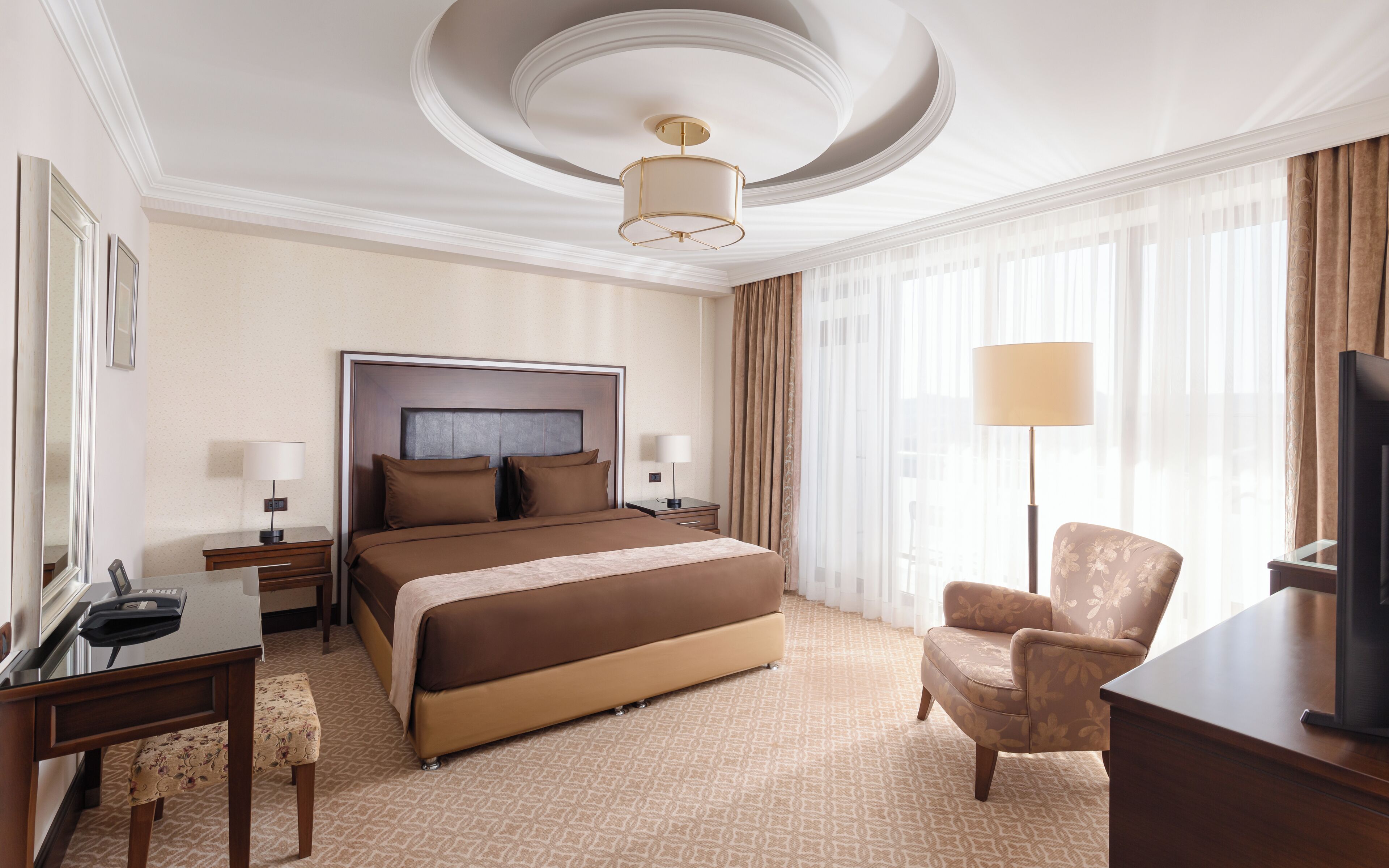 Suite executiva, 1 dormitori | Minibar, caixa forta a l'habitació i escriptori 