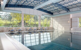 Una piscina techada
