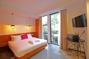 خزنة داخل الغرفة ومكتب ومكواة/لوح كي وواي فاي مجانًا