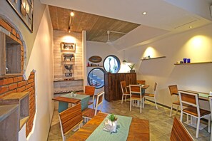 Breakfast, lunch, dinner served; local and international cuisine