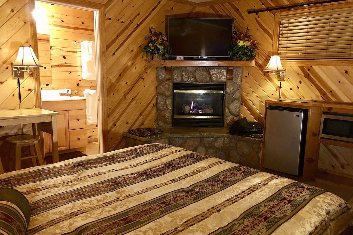 Classic-Zimmer, 1 King-Bett, Nichtraucher (104) | Kostenloses WLAN, Bettwäsche