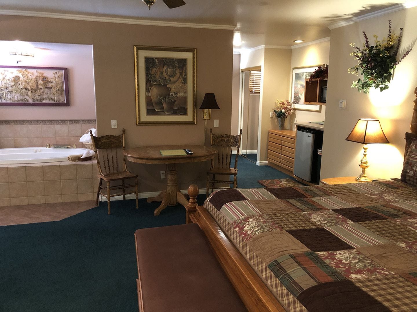 Comfort Room, Multiple Beds, Non Smoking (108/109) | Free WiFi, bed sheets