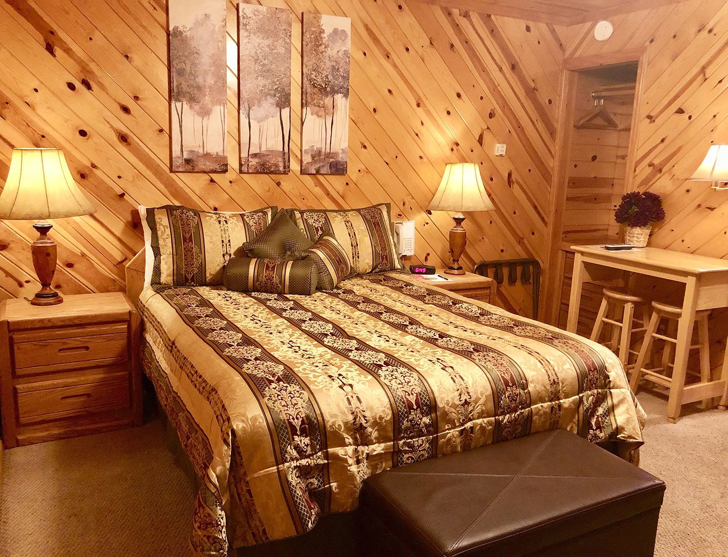 Classic Room, 1 King Bed, Non Smoking (104) | Free WiFi, bed sheets