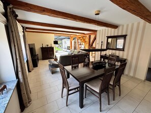 Casa exclusiva, banheiro privativo | Parte interna