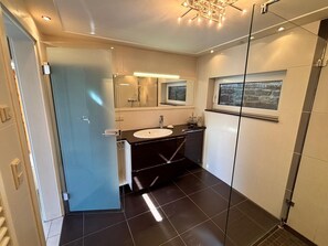 Casa exclusiva, baño privado