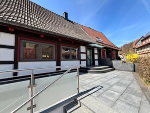 Casa exclusiva, banheiro privativo | Fachada