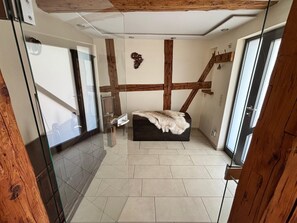 Casa exclusiva, banheiro privativo | Saguão