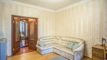 Superior-Apartment | Wohnbereich | Flachbildfernseher