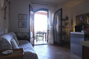 Comfort Apartment, 1 Bedroom | Living room | Flat-screen TV - Aria di Vacanza - Bilandro Nord (Olbia)