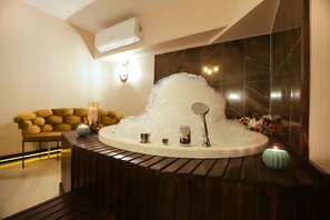 Couples treatment rooms, sauna, hot tub, steam room, Turkish bath - The Life Hotel & Spa (Ankara)