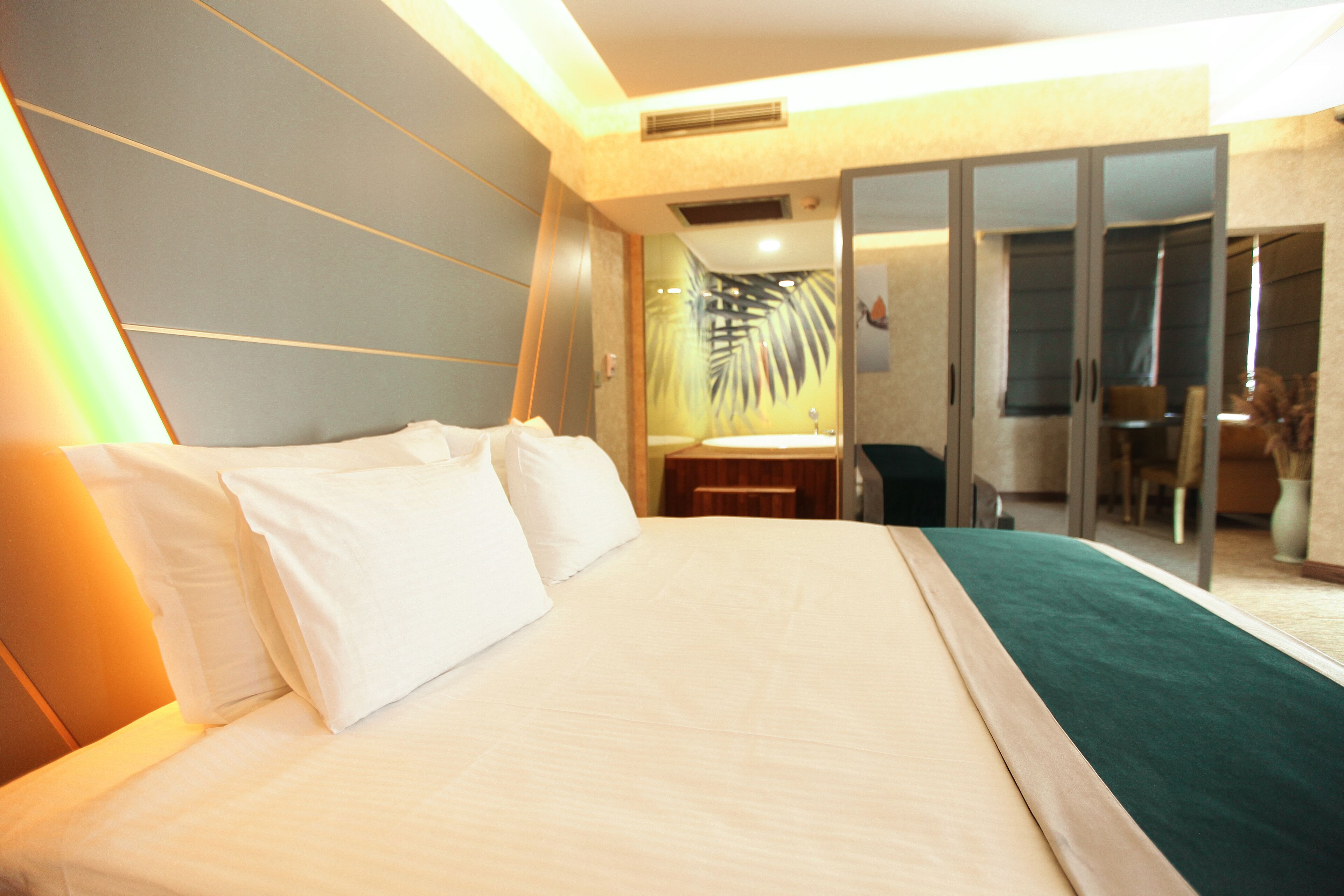 exclusive suite | 1 bedroom, premium bedding, down duvets, minibar
