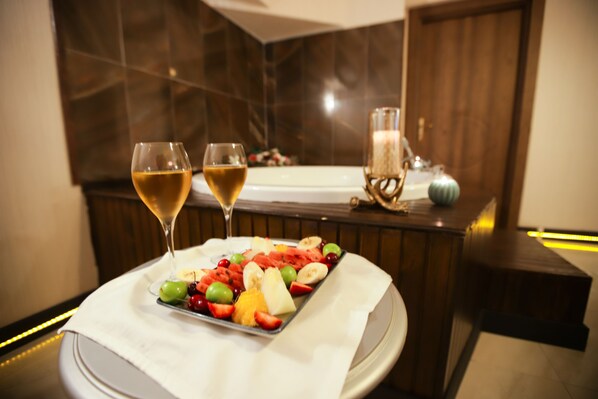 Couples treatment rooms, sauna, hot tub, steam room, Turkish bath - The Life Hotel & Spa (Ankara)
