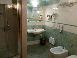 Free toiletries, hair dryer, bidet, towels - Grand Hotel Florio (Favignana)