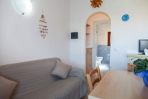 Appartement classique, 1 chambre | Aire de séjour | Téléviseur à écran plat