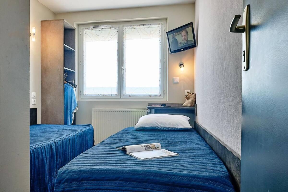 desk, laptop workspace, iron/ironing board, free wifi