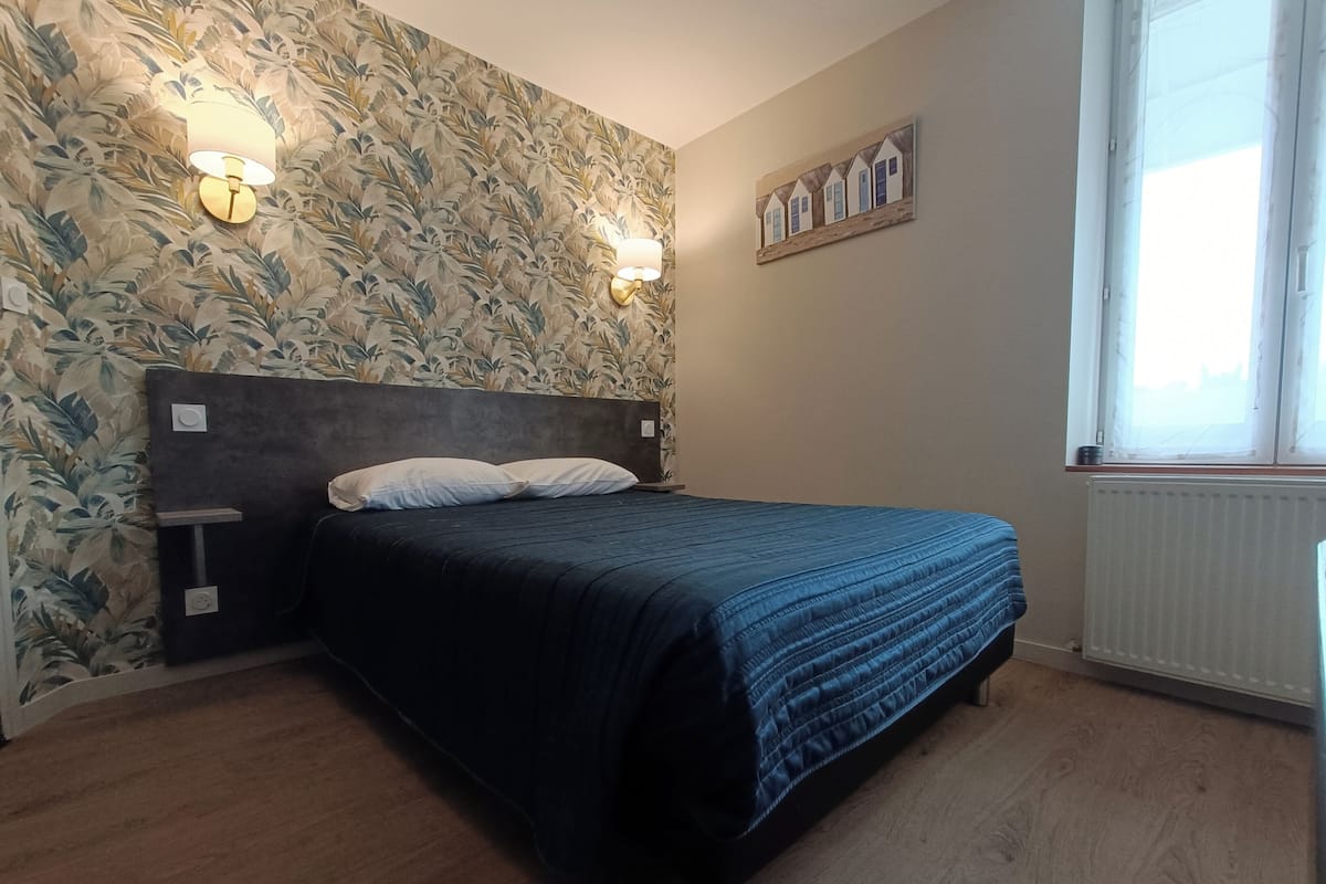 Double Room, Non Smoking | Desk, laptop workspace, iron/ironing board, free WiFi