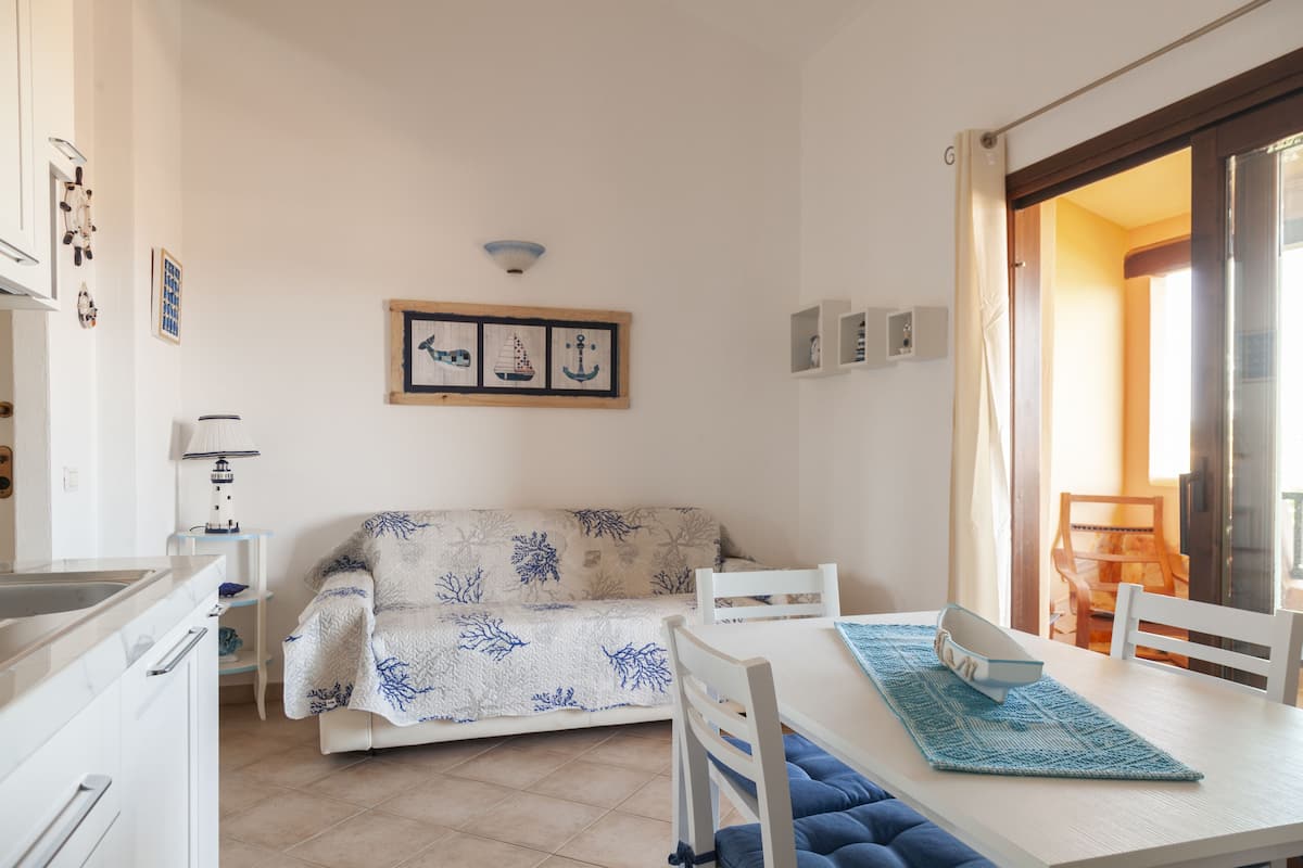 Comfort-Apartment | Eigene Küche | Kühlschrank, Ofen, Herdplatte, Kochgeschirr/Geschirr/Besteck