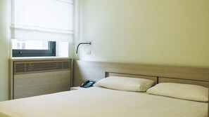 In-room safe, desk, blackout drapes, iron/ironing board - Casa per Ferie Domus Helena (Rome)