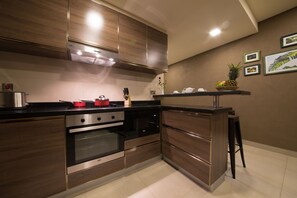 One Bedroom Suite | 共用厨房设施 | 冰箱、微波炉、茶具/咖啡用具