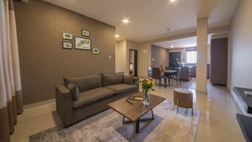 Two Bedroom Suite | Private kitchen | Fridge, microwave, coffee/tea maker