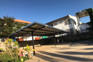 Bãi đậu xe tự phục vụ miễn phí 