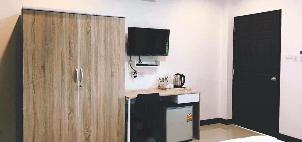 minibar, desk, free wifi