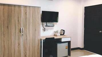 Minibar, desk, free WiFi