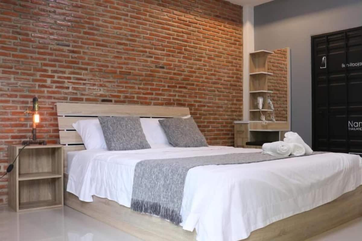 minibar, desk, free wifi