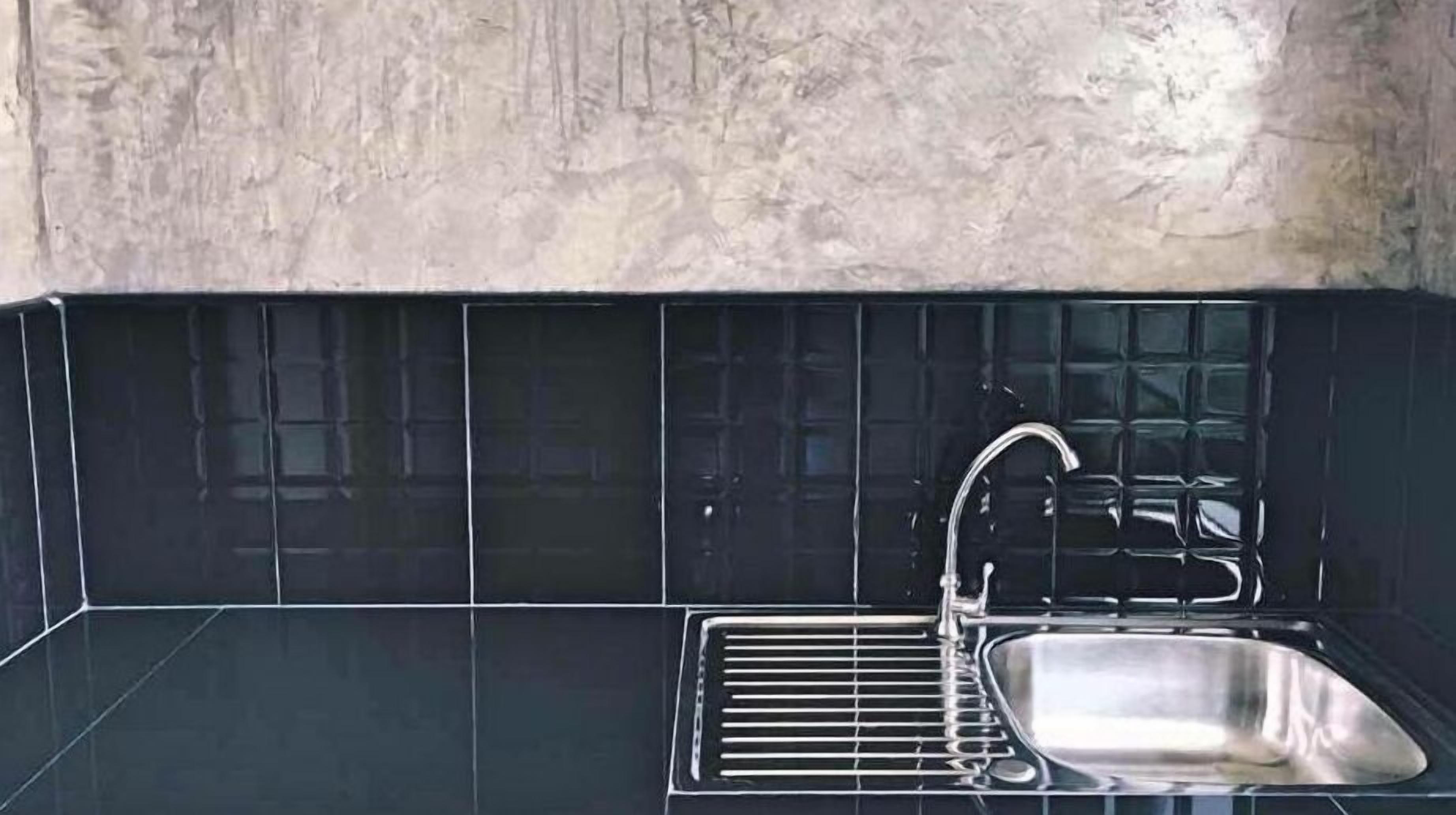 fridge, stovetop, electric kettle