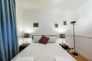 Căn hộ | 1 phòng ngủ, bàn, bàn ủi/dụng cụ ủi quần áo 